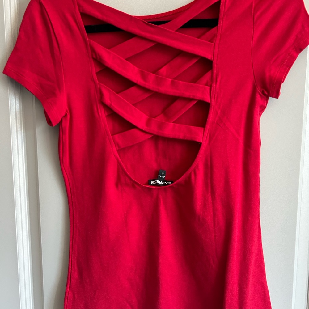 Express Top *Detailed Back - Picture 3 of 3